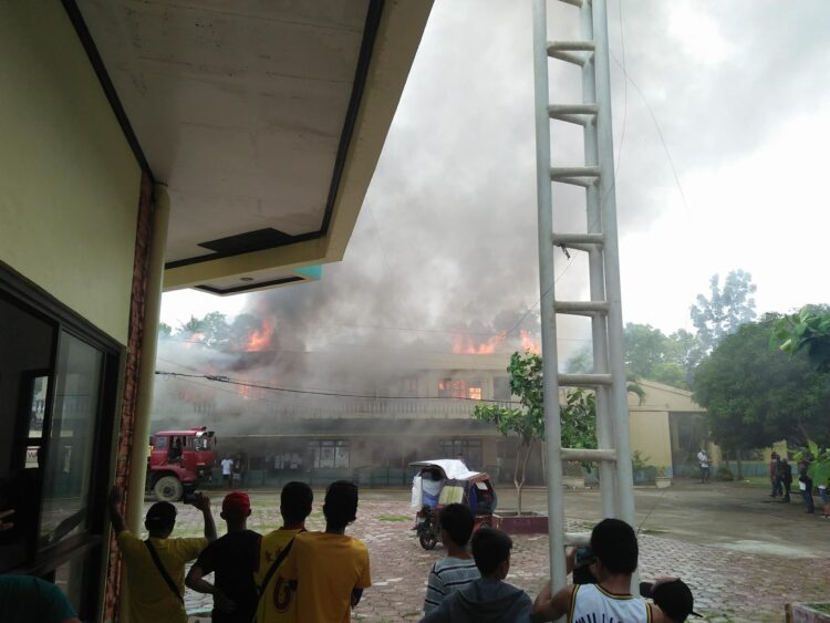 Admin Building ng Romblon State University, nasunog