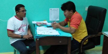 Sinabi ni Municipal Agriculturist Raymund Juvian Moratin (kanan) sa PIA-Romblon na walang kaakibat na kabayaran o kondisyon sa kanila ng ipinamahaging binhi sa mga magsasaka sa Romblon.(Larawan ni Dinnes M. Manzo/PIA-Romblon)