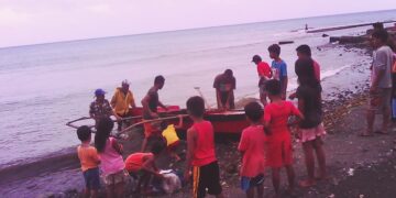 Two fishermen rescued off coast of Santa Maria