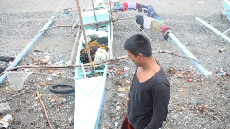 Mga mangingisda sa Alcantara, pinagbawalan ng pumalaot