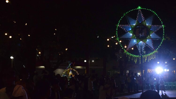 Mga SK sa Odiongan, nagpagandahan sa ginawang Giant Parol