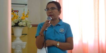 Si Ms. Amy Mallen ng Provincial Budget Office habang ipinapaliwanag ang epekto ng pagkakaroon ng reenacted budget sa ginanap ng PDC Meeting nitong January 18 sa Romblon, Romblon.
