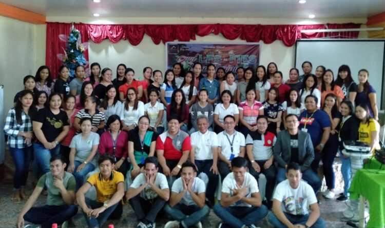 Ang 51 Statistical Researchers at limang Team Supervisors kasama ang mga opisyal ng Philippine Statistics Authority (PSA) - Romblon pagkatapos nilang magsanay ng anim na araw bago sumabak sa gagawing 2nd visit ng 2018 Family Income and Expenditures Survey (FIES) at Labor Force Survey (LFS). (Larawan ni Engr. Johnny Solis/PSA-Romblon)