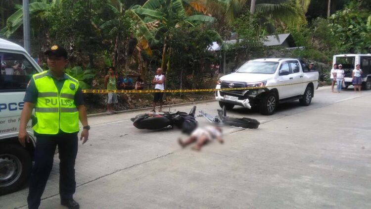 Rider patay, angkas sugatan matapos sumalpok sa pickup truck