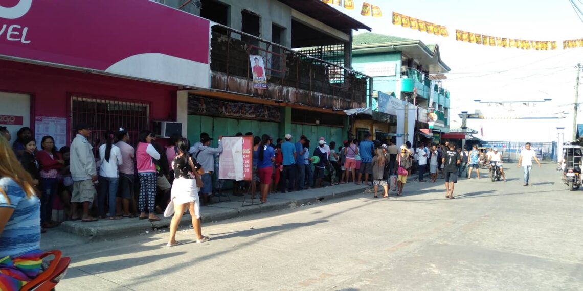 Mga pasaherong pabalik ng Manila pagkatapos ng Semana Santa, dagsa sa pantalan