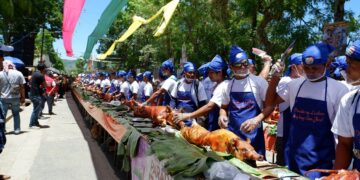 Manok at Baboy, pinarada sa ika-2 taon ng Letchon Festival sa Looc