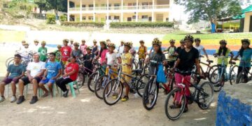 35 mag-aaral tumanggap ng bisikleta mula sa isang NGO