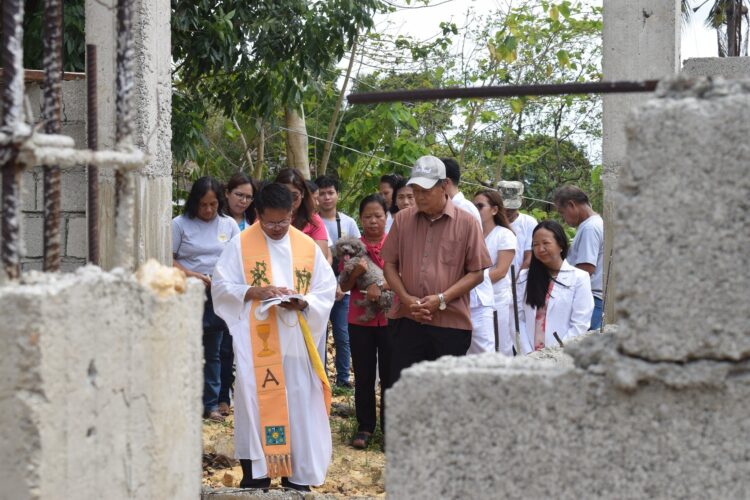 Itinatayong bagong gusali ng San Jose District Hospital, benendisyunan