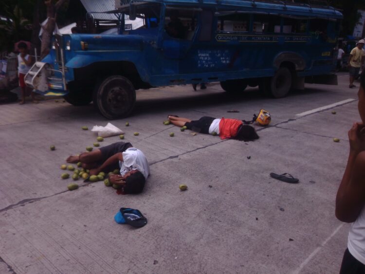 Motorsiklong umiwas sa aso, naaksidente; isa patay, isa sugatan