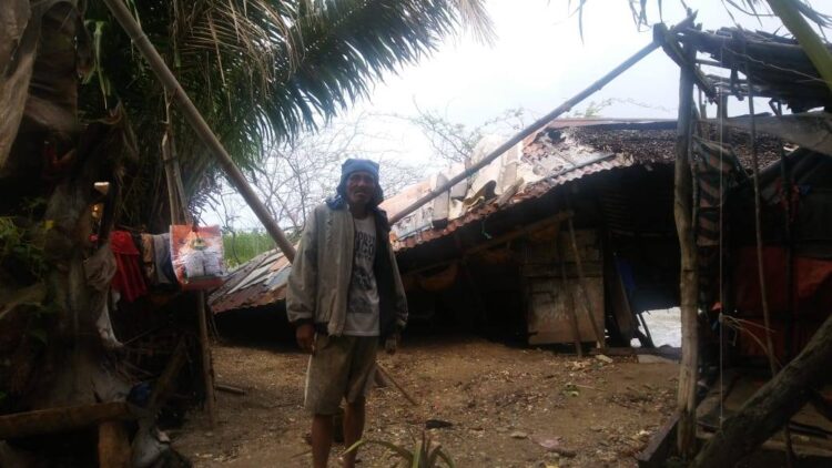 Bahay sa Romblon, muntik mawasak ng daluyong