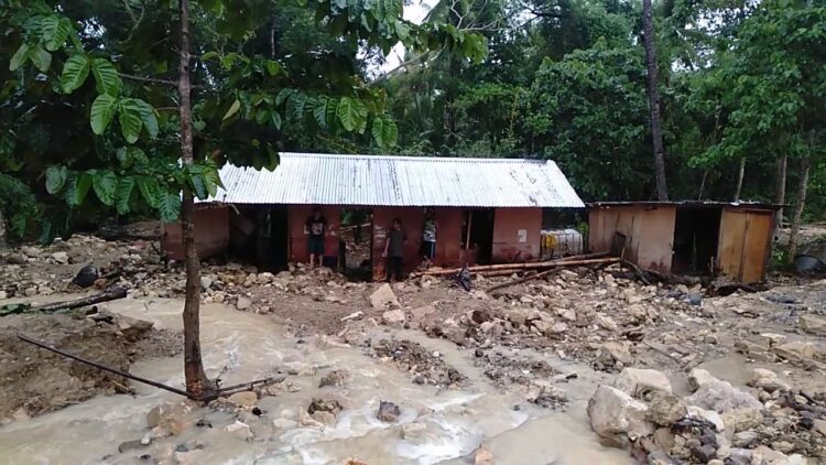 Rockslide, sinira ang isang bahay sa Odiongan