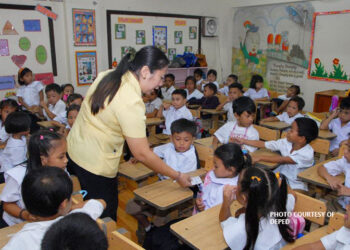 Duterte signs law requiring neutral desks for students