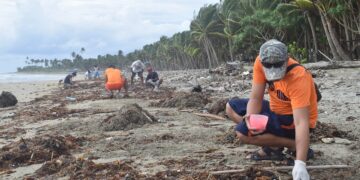 Clean-up drive sa mga apektado ng oil spill, isinagawa