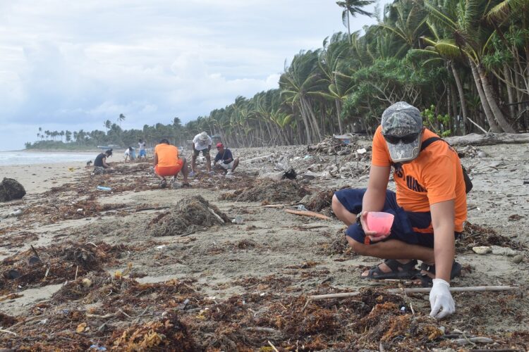 Clean-up drive sa mga apektado ng oil spill, isinagawa