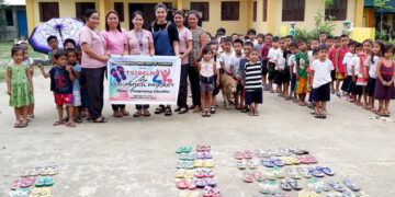 SK distributes plantable pencils, slippers to Linawan, Romblon