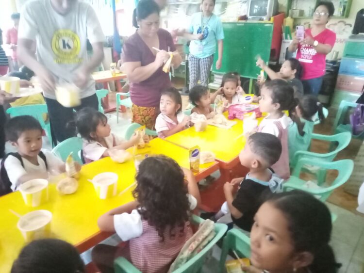 Local fraternity feeds 34 daycare pupils in Odiongan