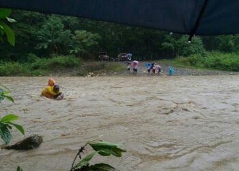 Mga estudyante sa Tuburan ES, pahirapan sa pagtawid sa ilog