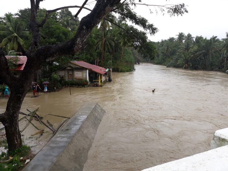 Bahay sa Odiongan nangangambang kainin ng ilog