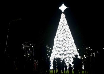 Christmas Village sa Looc na gawa sa 1,000+ na parol, pinailawan