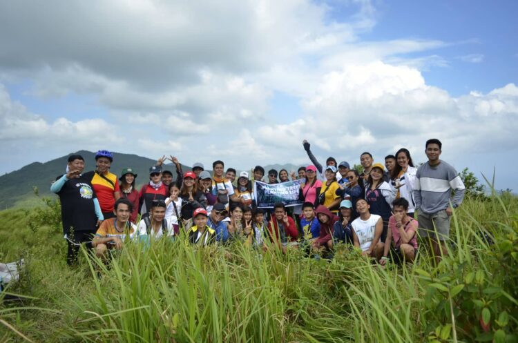 Campers plant 1,000 trees in Alcantara mountain