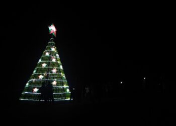 Giant Christmas Tree sa Barangay Mayha, pinailawan na