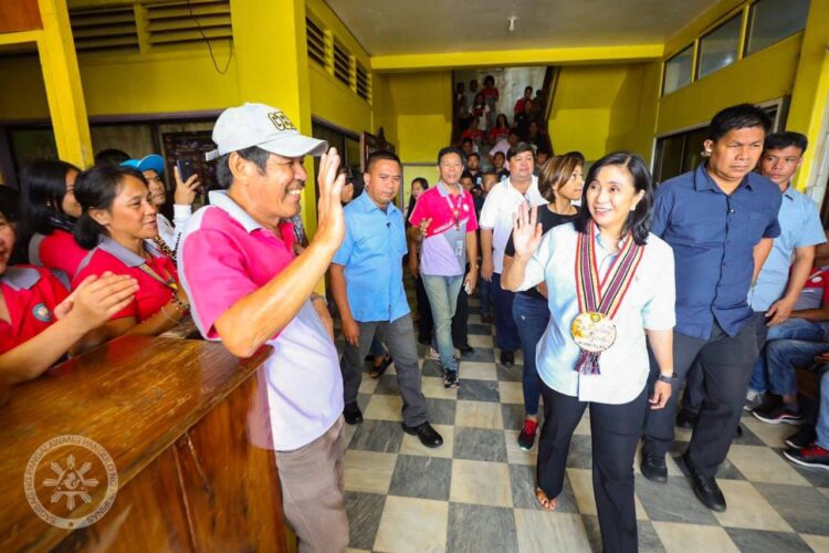 VP Leni awards P2M worth of projects in Pola