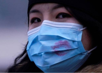 Correct way of wearing face masks: Coloured side out