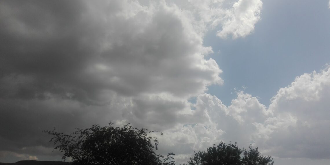 Cloudy skies, rains over Luzon due to ‘amihan’