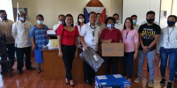 Corcuera LGU nagbigay ng gadgets sa 16 na paaralan sa Simara
