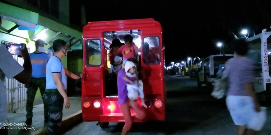Mahigit 30 pamilya, inilikas sa Magdiwang dahil sa banta ng Storm Surge