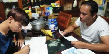 Mayor Fruelda, katulong ng anak sa kanyang module ngayong ‘new normal’