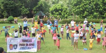 Food packs, tsinelas at bibliya, hatid ng volunteers sa Sitio Aurora