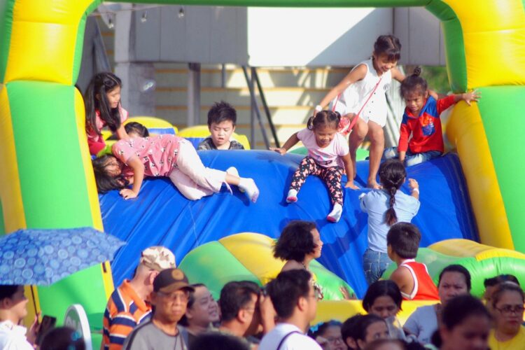 PRRD discourages kids from collecting gifts from godparents