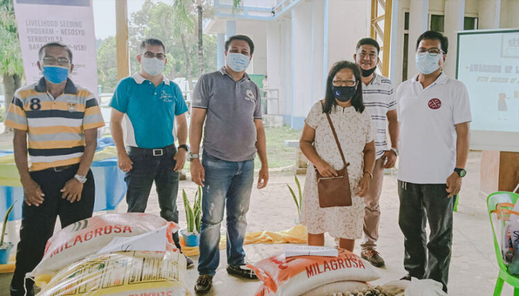 DTI nagkaloob ng mga livelihood assistance kits sa mga negosyante sa San Jose