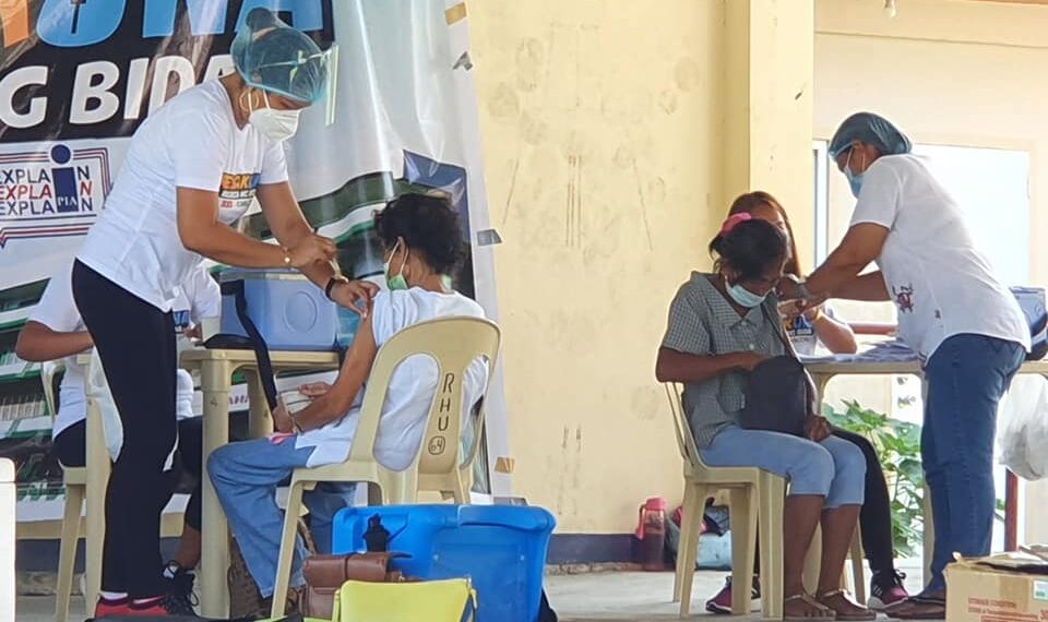 536 senior citizens receive COVID-19 vaccine in Romblon