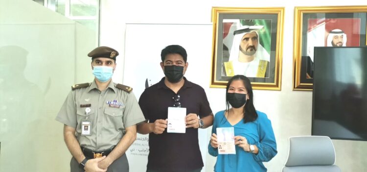 Lt. Abubaker Ahmed Al Ali of the General Directorate of Residency and Foreigners Affairs together with John Paul and Nancy Faderogao. (Filipino Times)