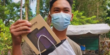 Ilang kabataan sa Odiongan, nakatanggap ng tablet mula sa Project Sagip Kabataan