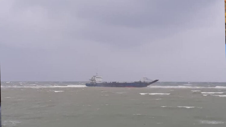 21 crew ng nabahurang LCT Ocean I sa Looc, nailigtas