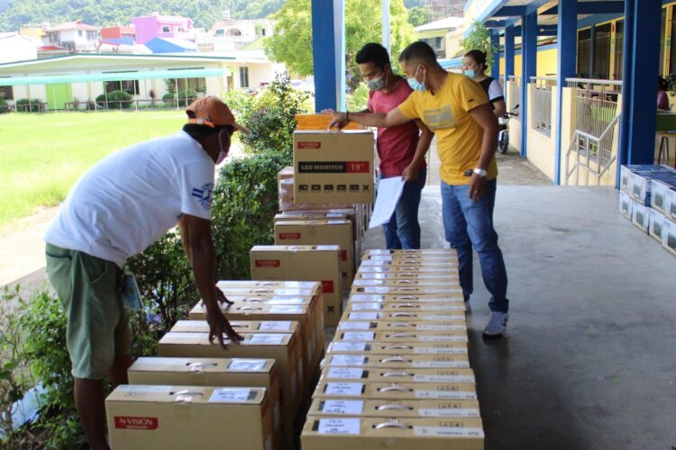 P1.24M halaga ng mga teknolohiya, kaloob ng LGU Romblon sa DepEd