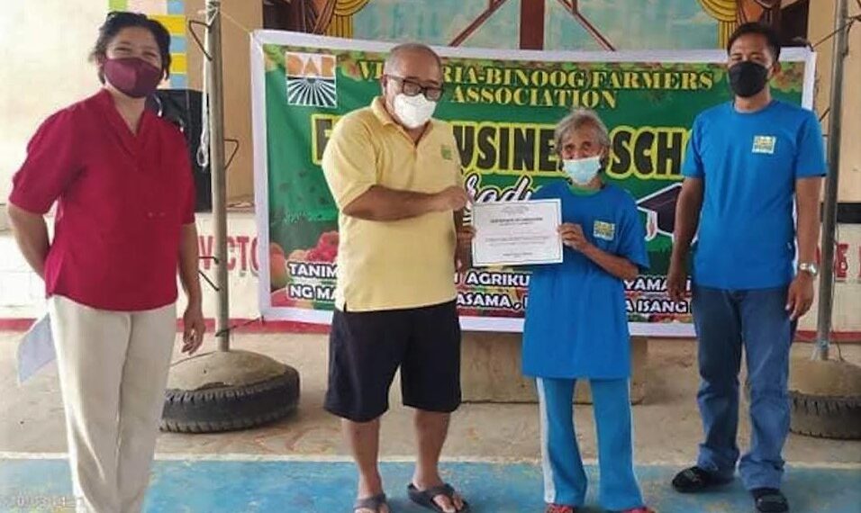 35 Romblon ARBs nagtapos sa farm business school ng DAR