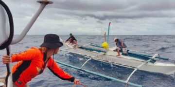 PCG rescues two distressed fishermen between Sta. Fe, Romblon and Nabas, Aklan