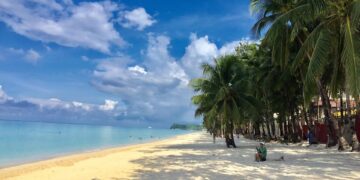 Boracay to accept fully-vaxxed tourists without negative RT-PCR