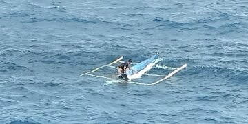 2 sakay ng lumubog na bangka sa Magdiwang, nailigtas ng dumaang RORO