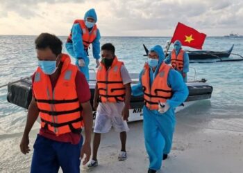 Dalawang mangingisda, nailigtas sa WPS