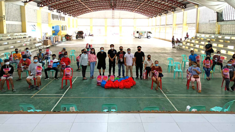 Ilang residente ng Odiongan, nakatanggap ng ayuda mula sa Ambagan Philippines