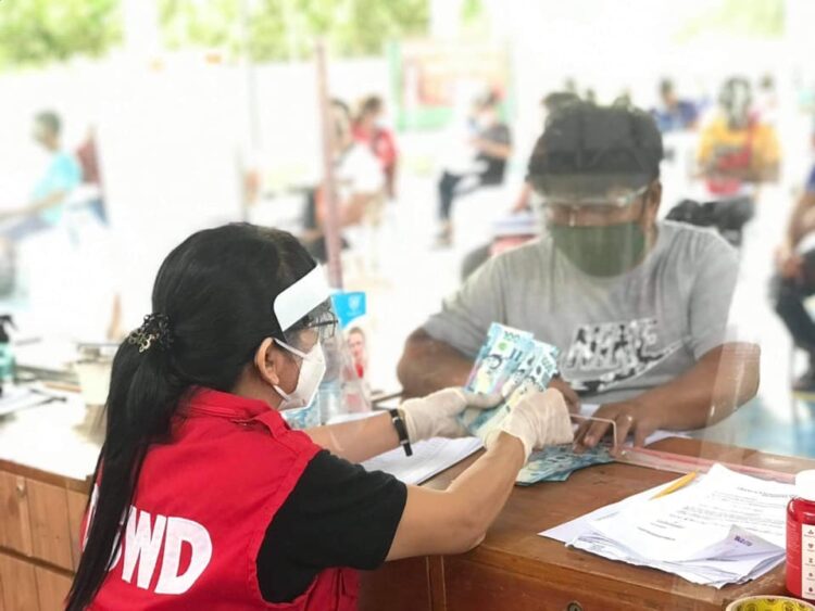 No fees deductible from DSWD cash grants