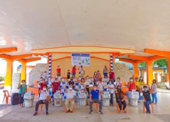 Mga negosyante sa Sibuyan, nakatanggap ng livelihood kits mula sa DTI-Romblon