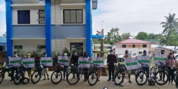 11 benepisyaryo ng BikeCINATION project sa Carabao Island, tumanggap na ng bisikleta at cellphone