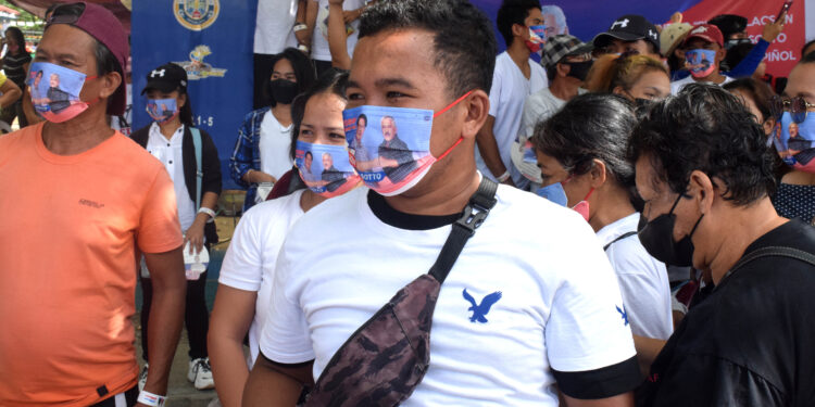 Cheerful Romblomanons, festive vibes greet Lacson-Sotto on their trip to the ‘Marble Capital’