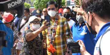 Cheerful Romblomanons, festive vibes greet Lacson-Sotto on their trip to the ‘Marble Capital’